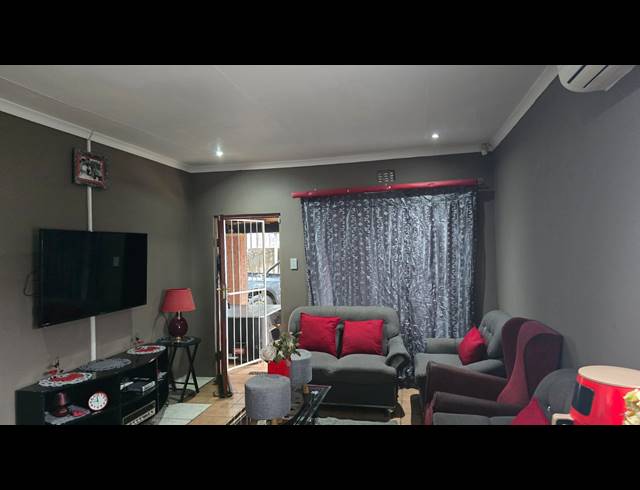 3 BEDROOM HOUSE FOR SALE IN WOODLANDS